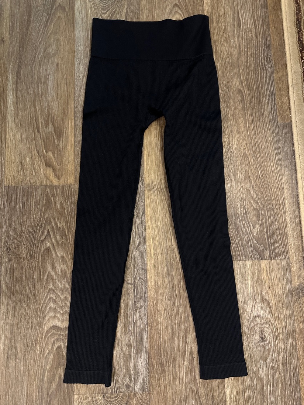 Colsie Black Ribbed High-Waist Leggings